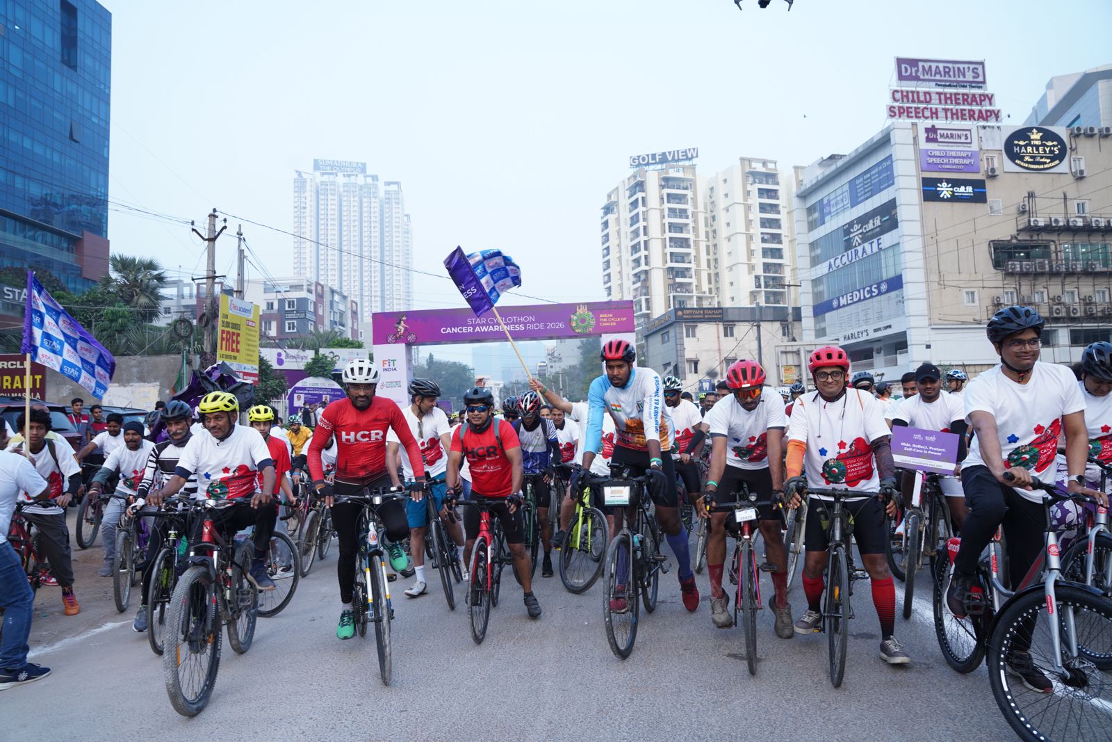 క్యాన్సర్ పై సమరం: స్టార్ హాస్పిటల్స్ ఆధ్వర్యంలో వేయి మంది సైక్లిస్టుల మహా ప్రదర్శన