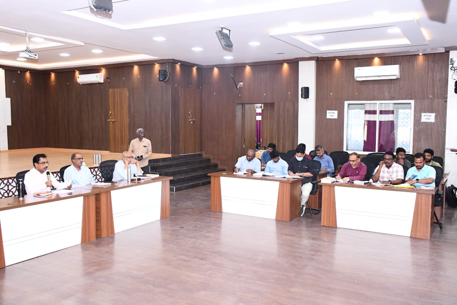 అక్రమ నిర్మాణాలపై కొరడా: గడువు ముగిశాక కఠిన చర్యలకు సిద్ధమైన నగరపాలక సంస్థ