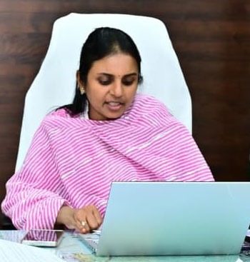 ఉపాధి హామీ పథకం కింద జరుగుతున్న అభివృద్ధి పనులను త్వరితగతిన పూర్తి చేయాలి -జిల్లా కలెక్టర్ డా.ఏ.సిరి